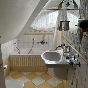 Pokój z łóżkiem king-size